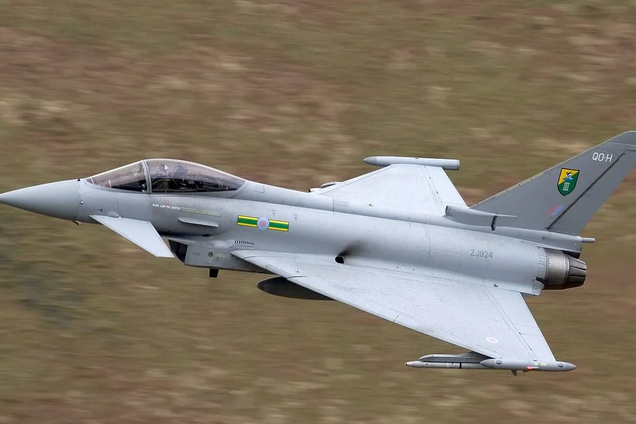 Истребители НАТО начали патрулировать небо над Польшей