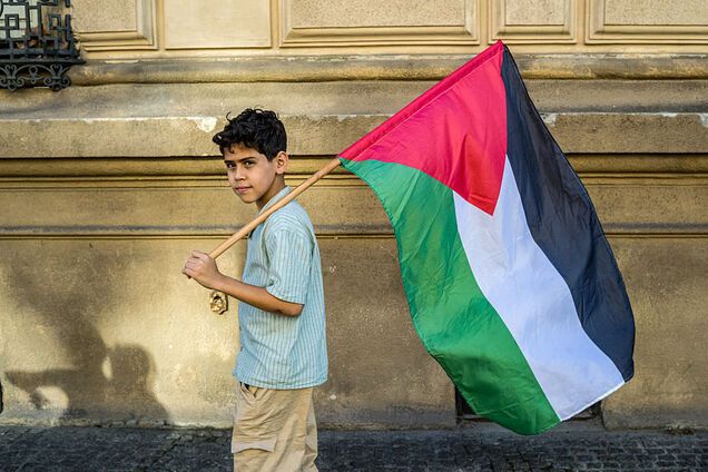 Так называемое Палестинское государство на западе и востоке Израиля это аналог 'ДНР' и 'ЛНР'