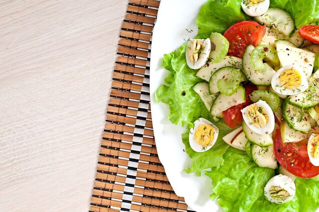 Вкусный белковый салат, который можно на ночь: не навредит фигуре