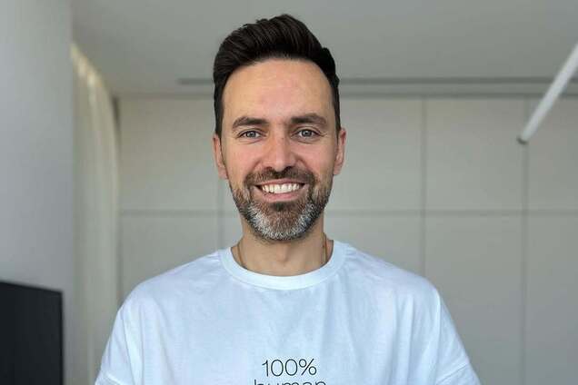 Тимур Мирошниченко появился в эфире с челкой: как теперь выглядит ведущий. Фото