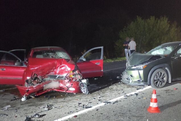 На Київщині сталось лобове зіткнення Daewoo та Lexus: є постраждалі. Подробиці та фото