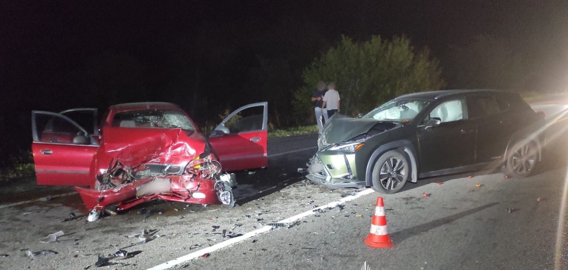 На Київщині сталось лобове зіткнення Daewoo та Lexus: є постраждалі. Подробиці та фото