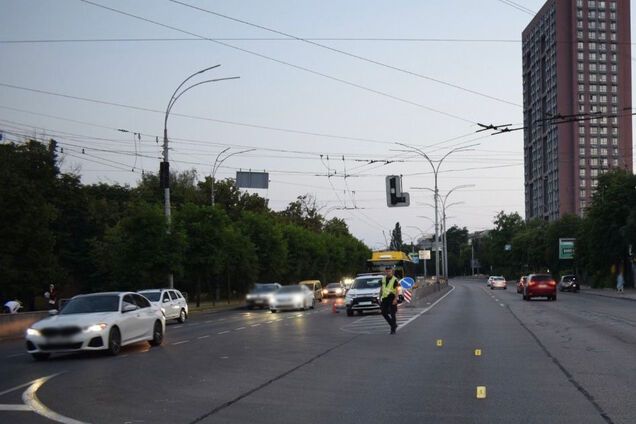 У Києві водій позашляховика скоїв смертельну ДТП та втік. Подробиці та фото