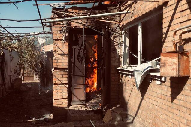 В Никополе из-за попадания вражеского дрона погибла женщина, еще трое пострадали. Фото