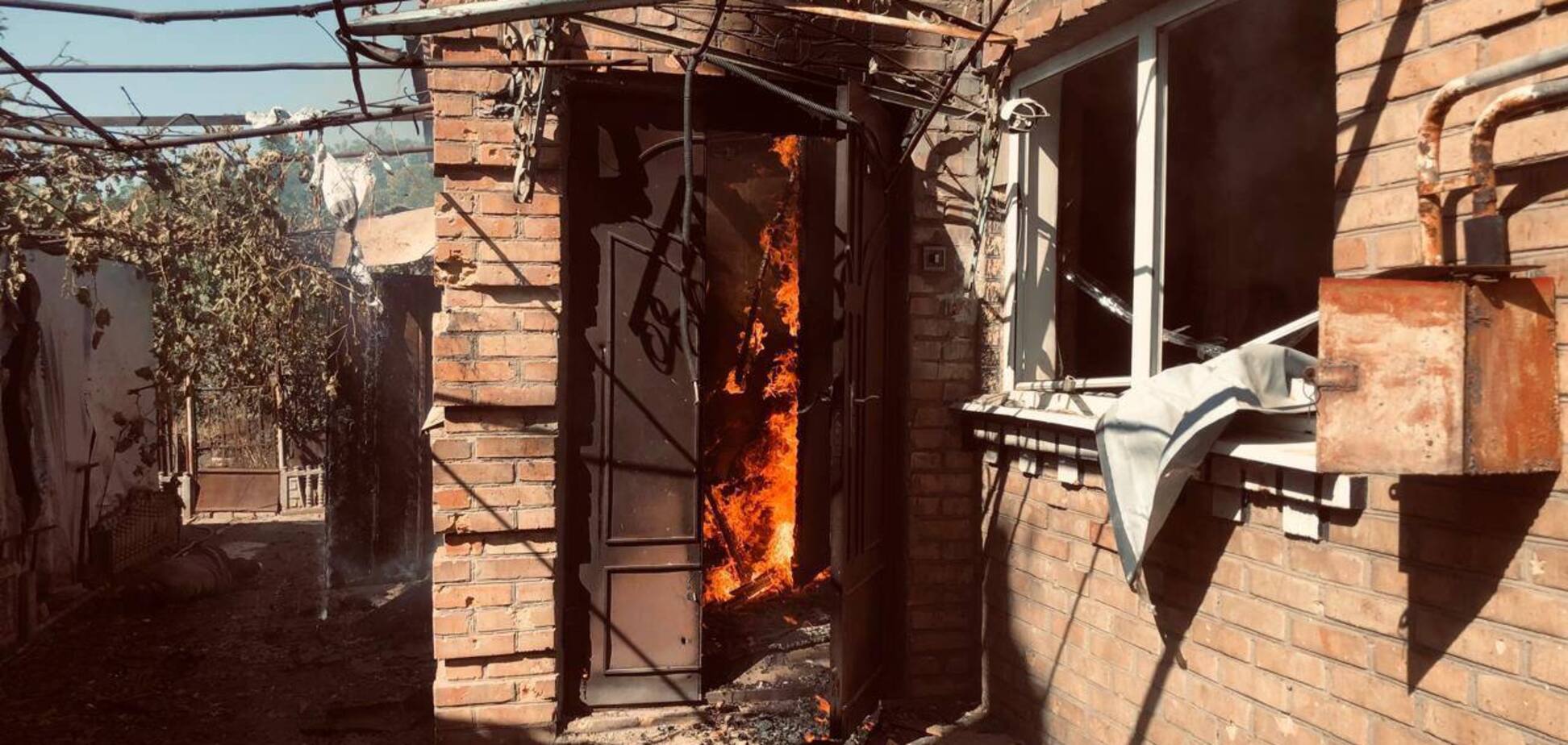 В Никополе из-за попадания вражеского дрона погибла женщина, еще трое пострадали. Фото