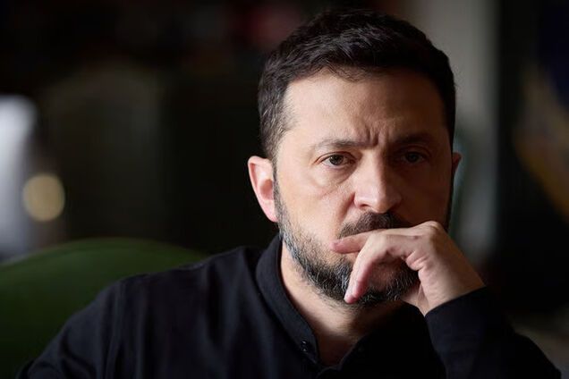 'Довіра між владою і суспільством зруйнована': The Economist написало про дефіцит демократії в Україні та переслідування Порошенка