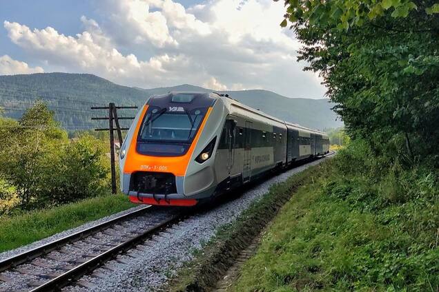 УЗ запускає додаткові регіональні рейси до Ворохти