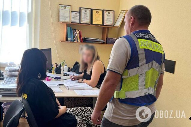 На 5 дней оставила младенца в закрытой квартире: в Киеве сообщили о подозрении 17-летней матери. Фото