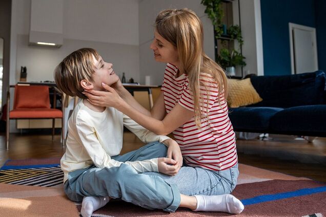 Сепарація 'мати–син': поради від психолога Фонду Ріната Ахметова