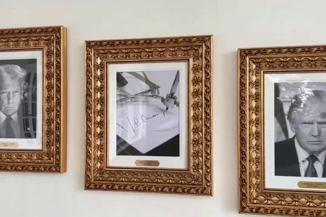 Трамп убрал фото Байдена с 'президентской Аллеи славы' в Белом доме: повесил устройство для автоподписи документов. Видео