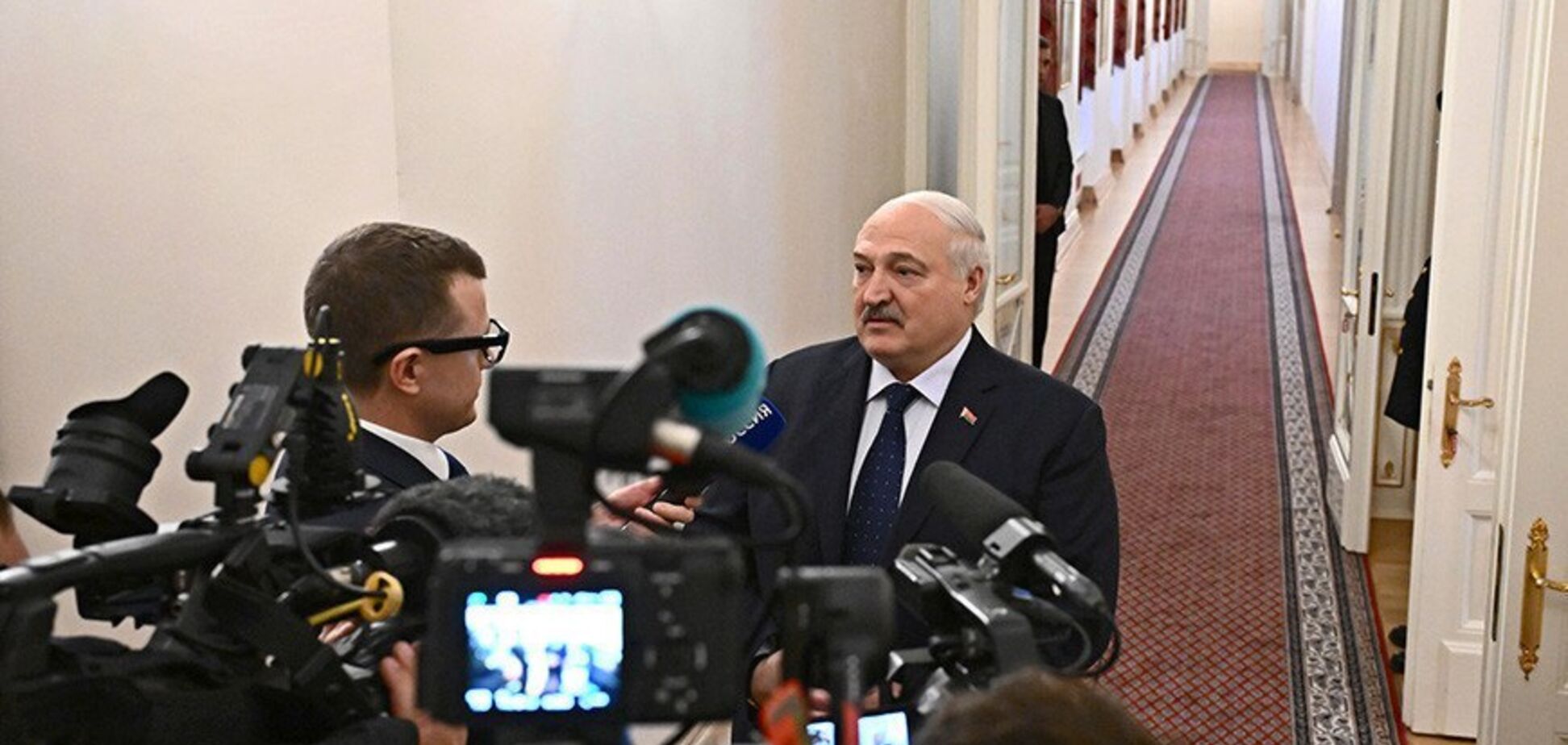 Лукашенко цинично пригрозил 'ударом по Банковой' и заявил о желании поговорить с Зеленским