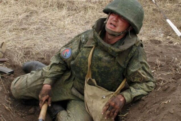 Не розгубились: українські воїни взяли у полон окупанта непрацюючим дроном. Відео