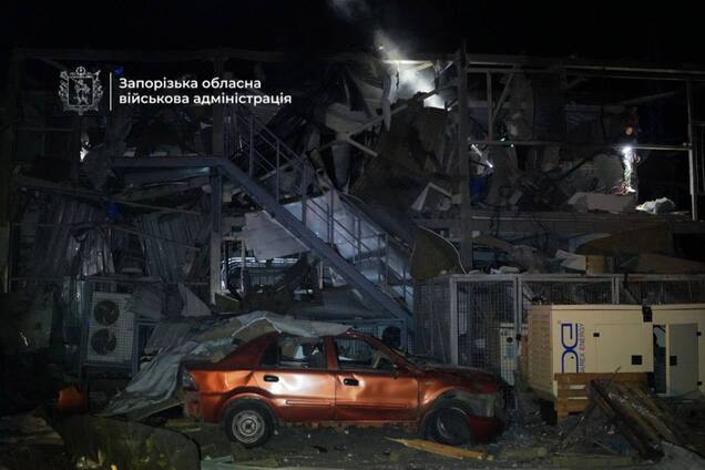 Россия ударила по магазину в Запорожье: люди были без света половину суток. Фото и видео