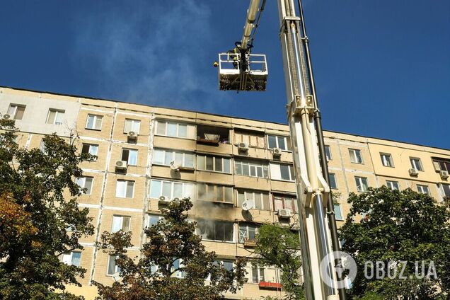У Києві сталась пожежа в багатоповерхівці: постраждала дитина. Подробиці, фото та відео