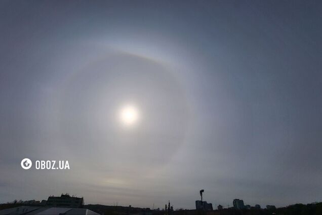 У небі над Києвом помітили цікаве оптичне явище. Фото