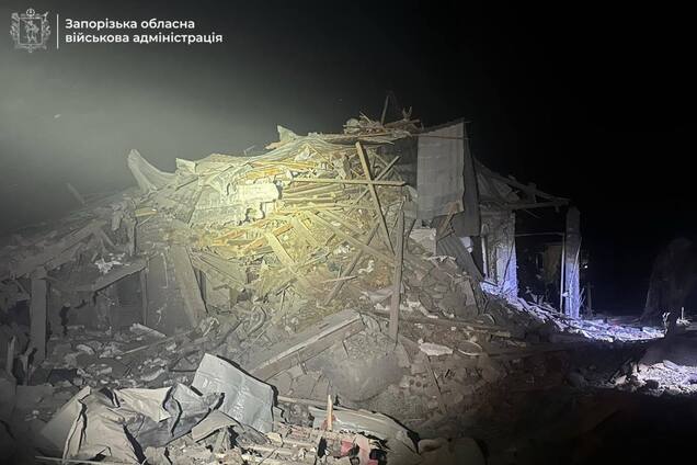 РФ атаковала частный сектор Запорожья: разрушен дом, есть пострадавшие. Фото и видео
