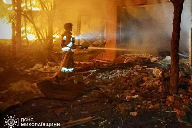 На Николаевщине армия РФ нанесла прицельный удар по Очакову: возник масштабный пожар. Фото