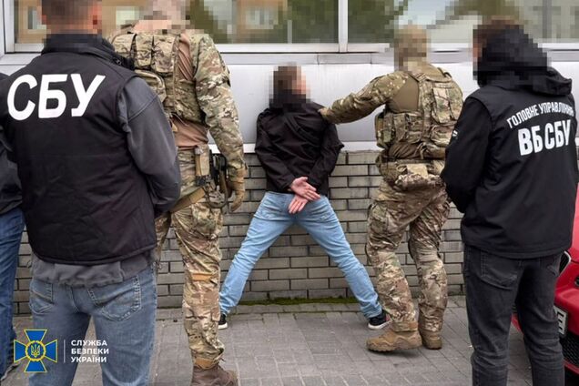СБУ задержала корректировщика ФСБ, который наводил ракеты и дроны по военным заводам на западе Украины. Фото
