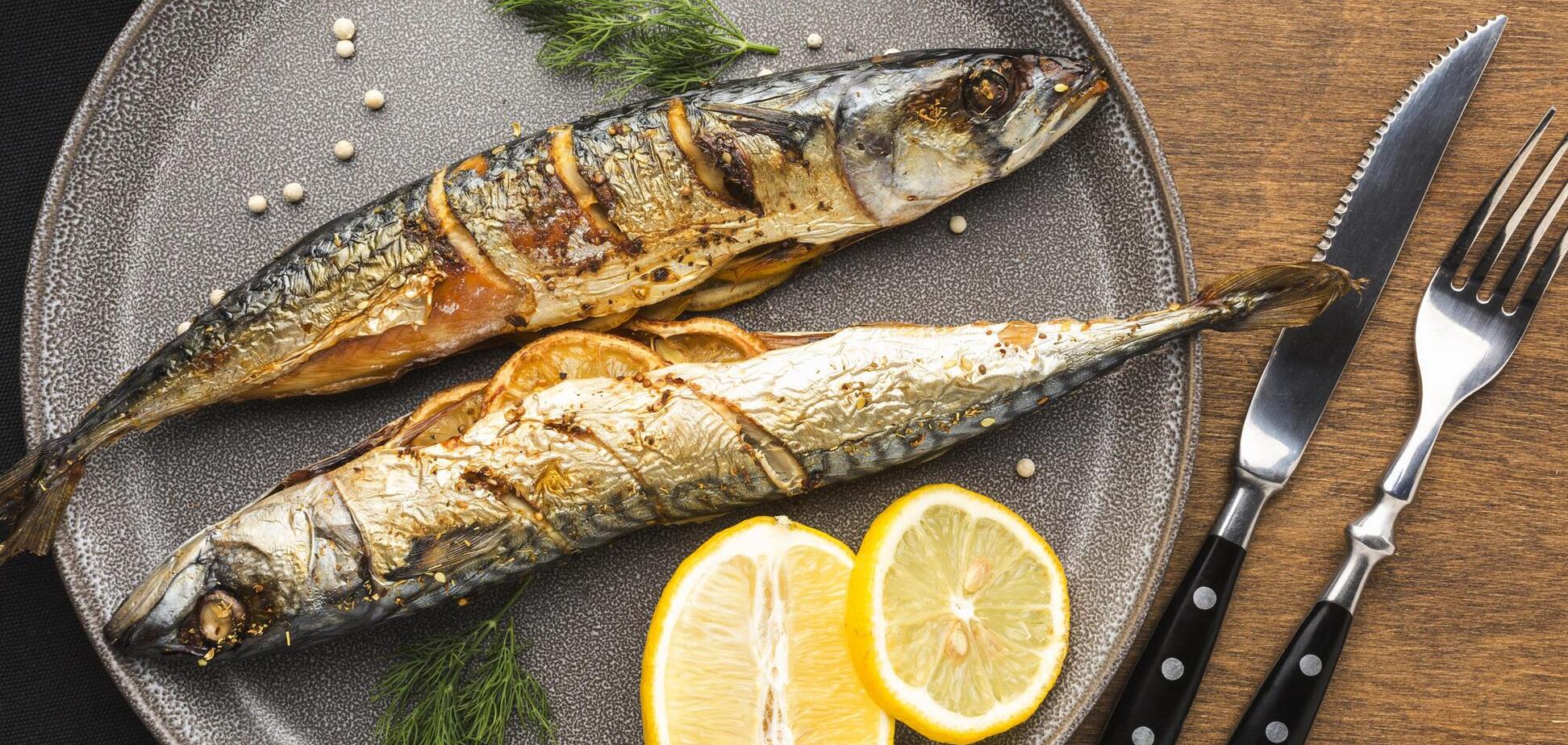 Як смачно запекти скумбрію з овочами: ідеально для вечері