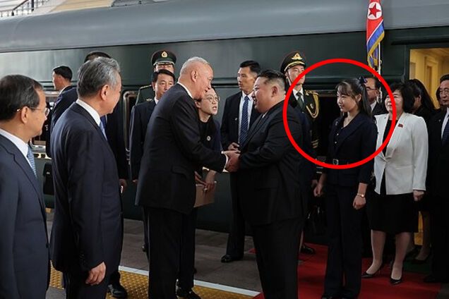 Кім Чен Ин готує наступницю? Донька лідера КНДР вперше супроводжувала його під час міжнародного візиту. Фото й відео