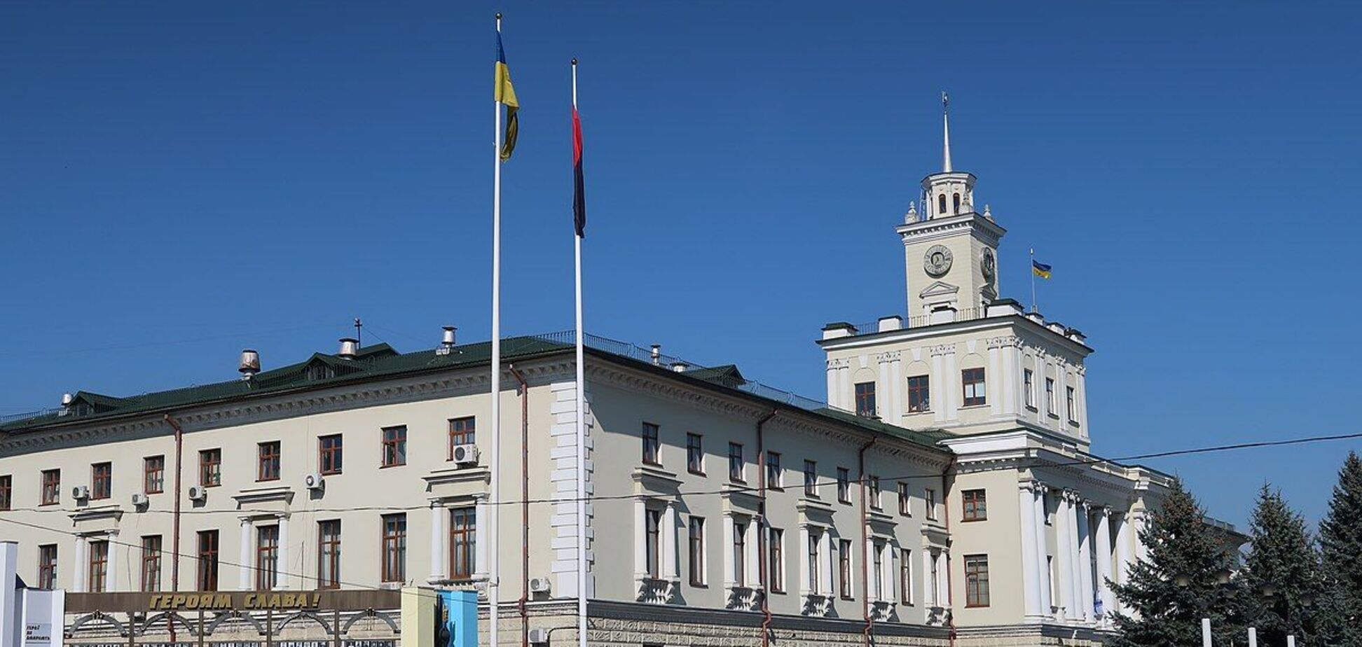 В 'Хмельницьку' или в 'Хмельницькому'? Эту ошибку на украинском делают почти все