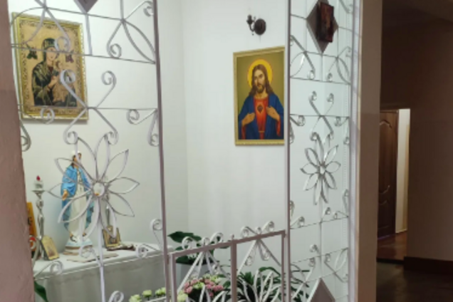 'Ще 20 років тому були уроки християнської етики'. У мережі виникла дискусія через капличку в школі Івано-Франківська