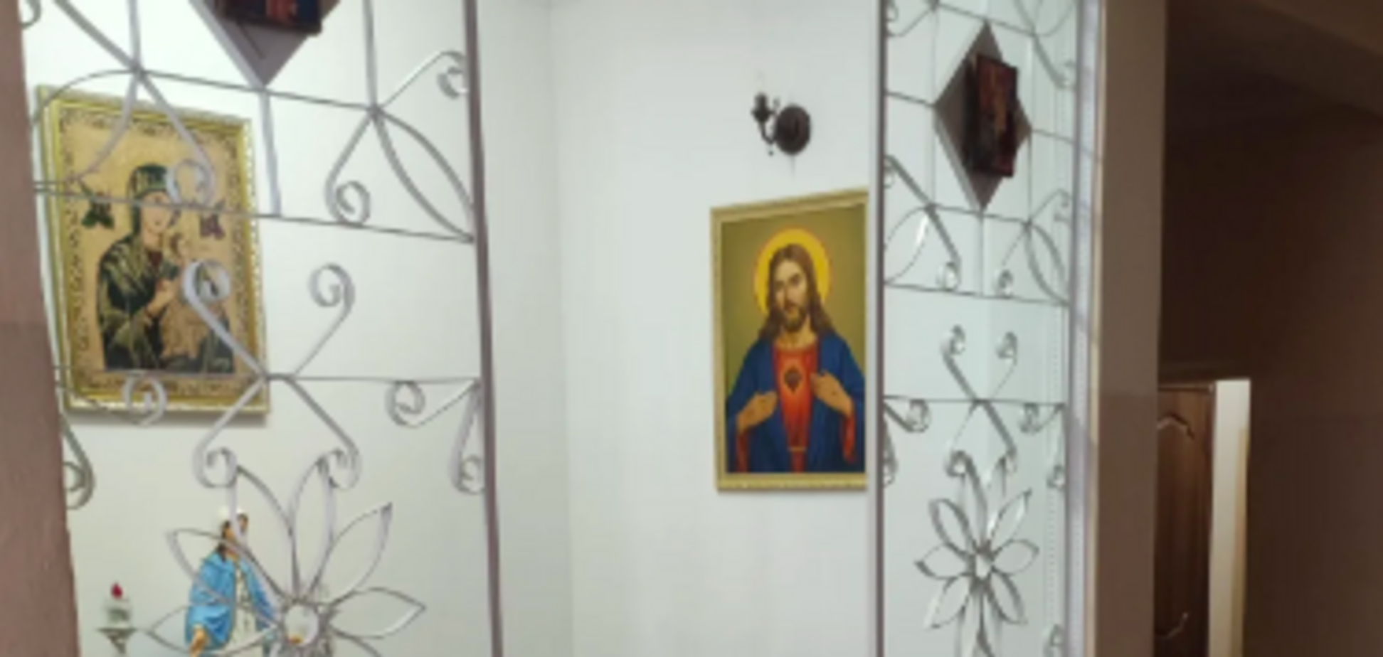 'Ще 20 років тому були уроки християнської етики'. У мережі виникла дискусія через капличку в школі Івано-Франківська
