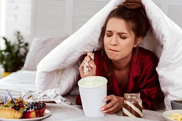 Еда против стресса: что не стоит есть во время напряженных дней