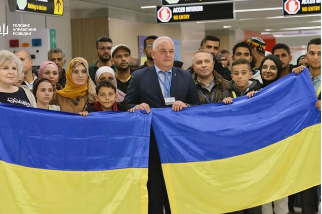 Україна врятувала з сектору Гази ще 57 своїх людей: подробиці евакуаційної місії. Фото