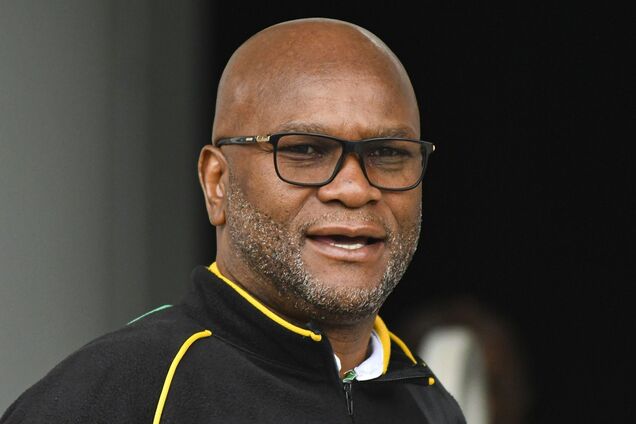 В Париже возле отеля нашли мертвым посла ЮАР: все подробности