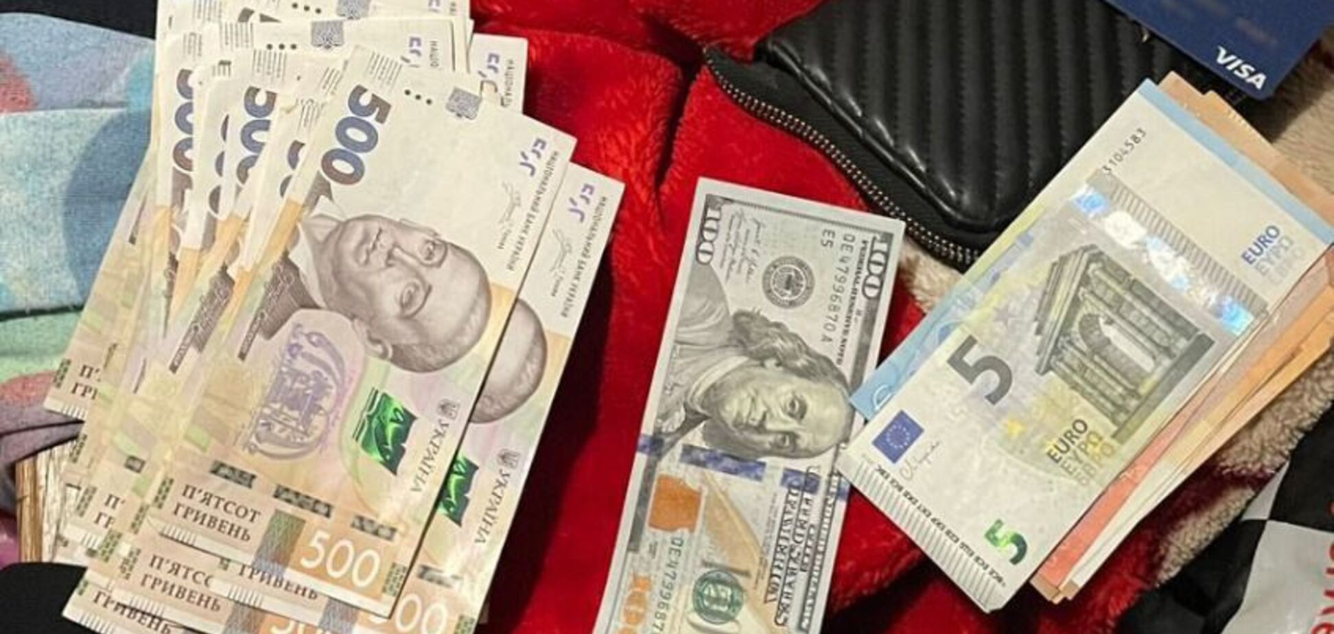 Шахраї обманом привласнювали кошти звільнених з полону військових: