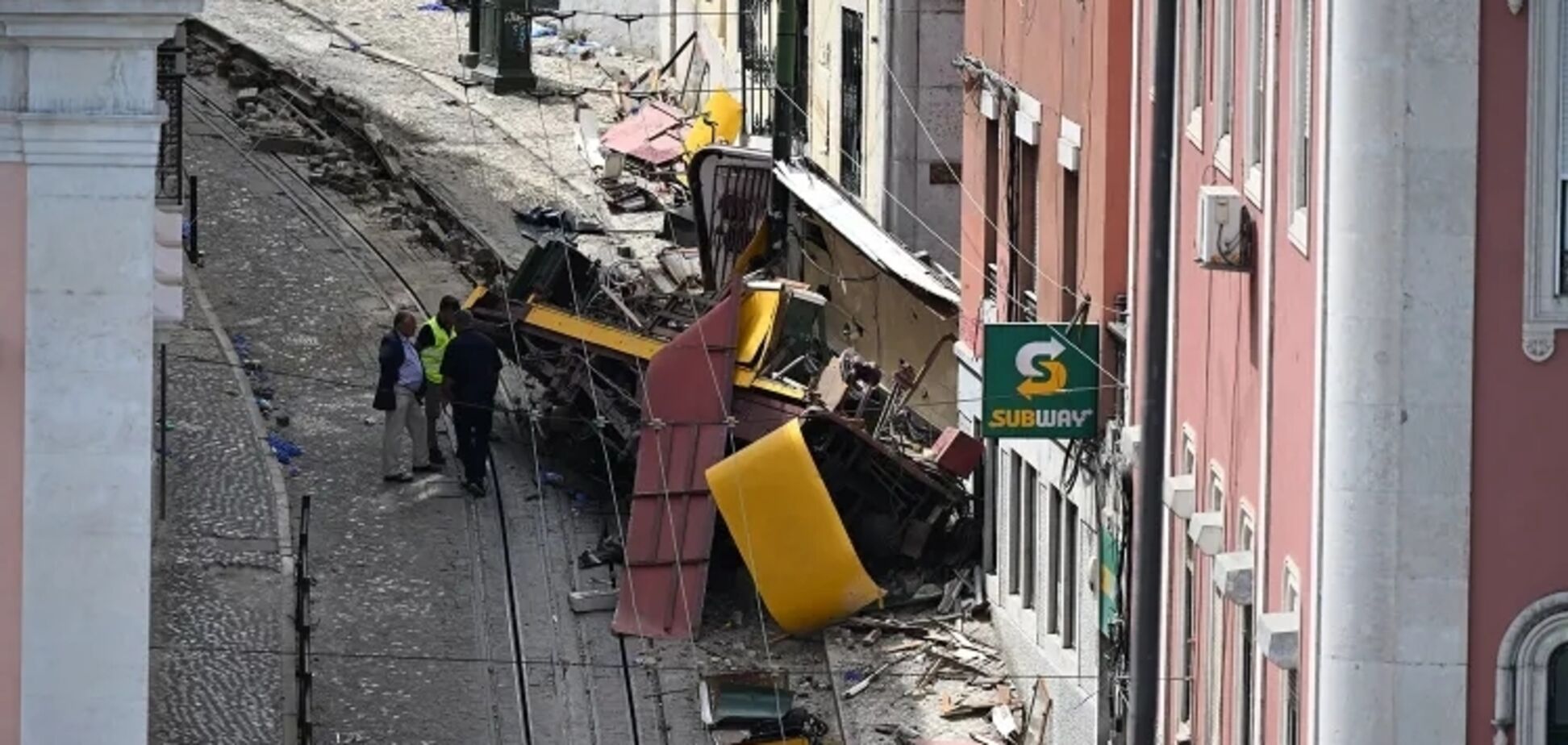 В результате аварии фуникулера в Португалии погиб украинец: в МИД раскрыли детали