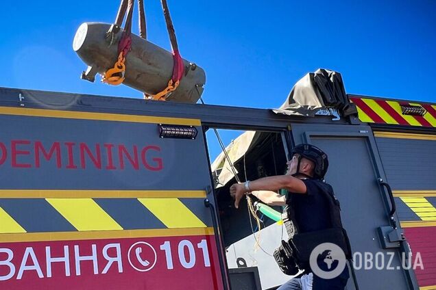 На Киевщине посреди поля нашли боевую часть российской крылатой ракеты Х-101. Фото