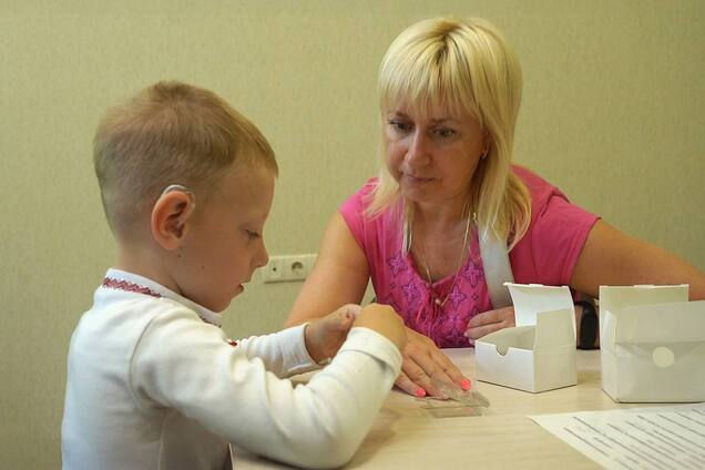 5-летний Андрей из Харькова получил слуховые аппараты от Фонда Рината Ахметова