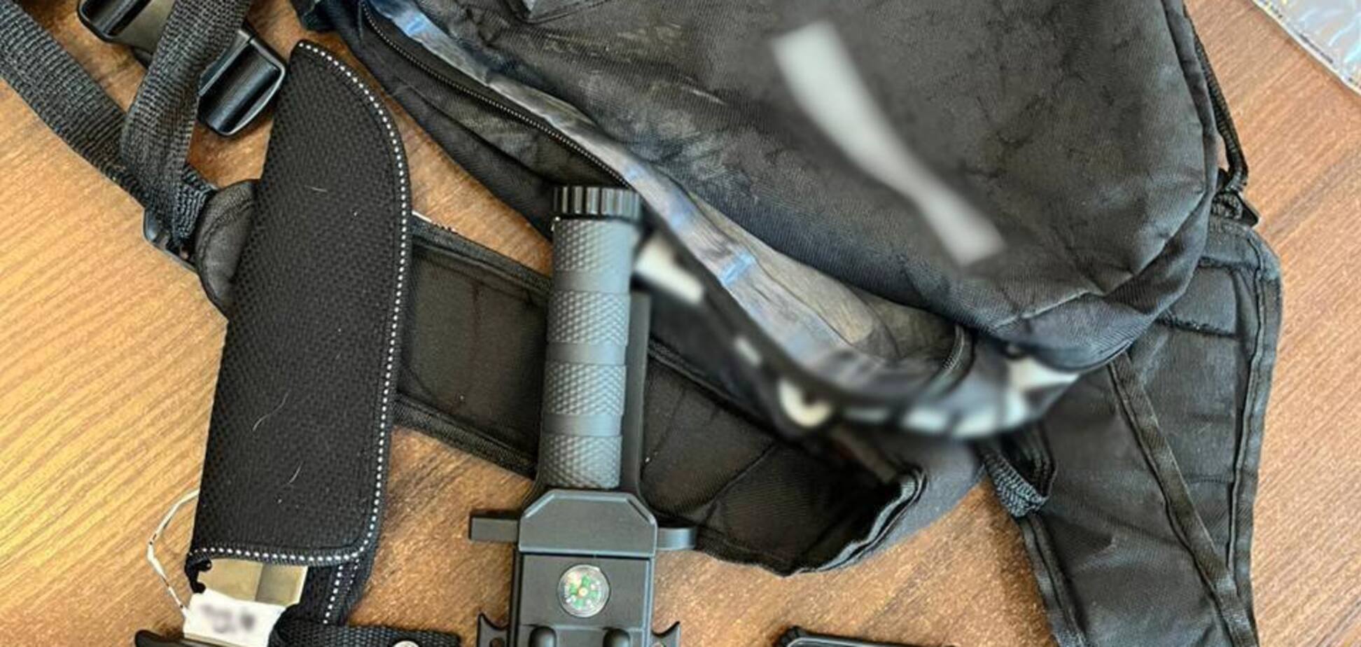 Вел прямую трансляцию и шел в школу с ножом: на Закарпатье 15-летний ученик готовил нападение с холодным оружием. Видео