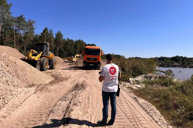 Скандальна справа про незаконний видобуток піску на Київщині: журналісти зафіксували, що 'бізнес' продовжує працювати. Фото