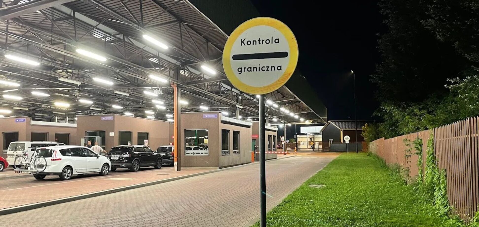 Усіх поляків закликали негайно виїхати з Білорусі: в МЗС попередили про небезпеку