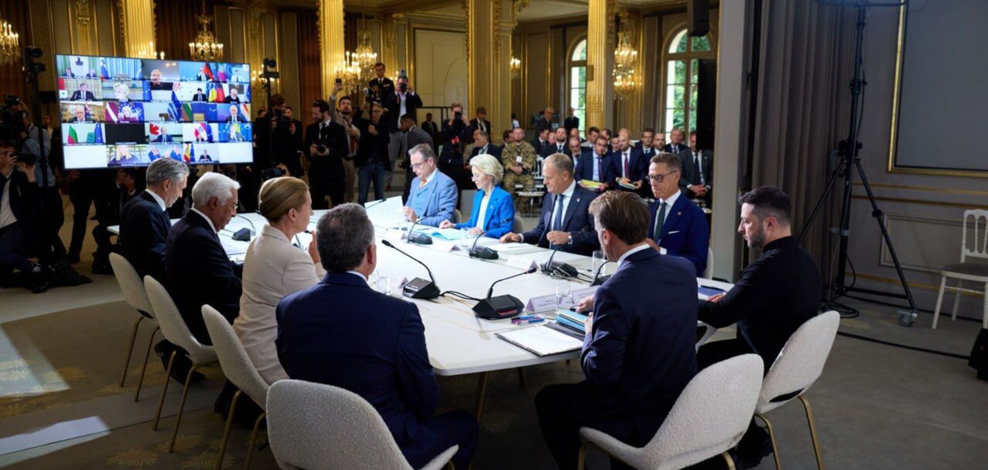 Привет из Парижа Путину