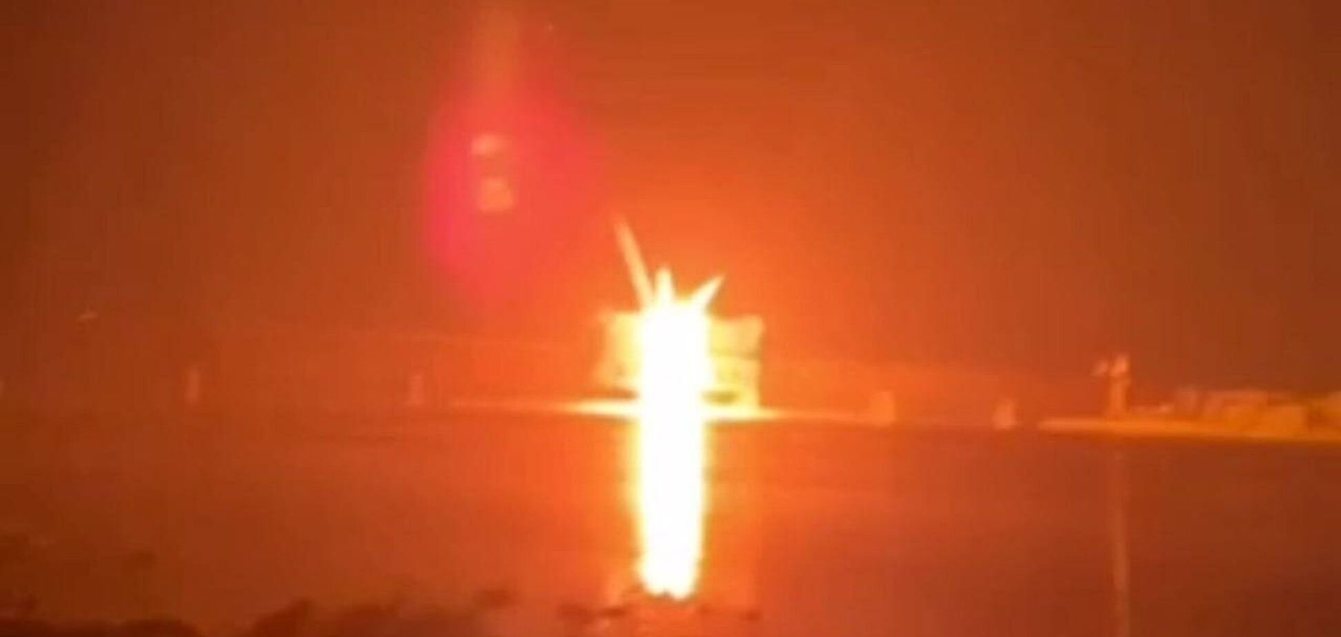 Росія вдарила по мосту через Дніпро в Кременчуці: рух транспорту відновили