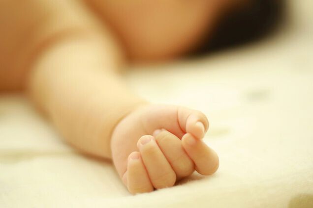 На Прикарпатье на порог больницы подбросили новорожденную девочку: медики рассказали о ее состоянии. Видео