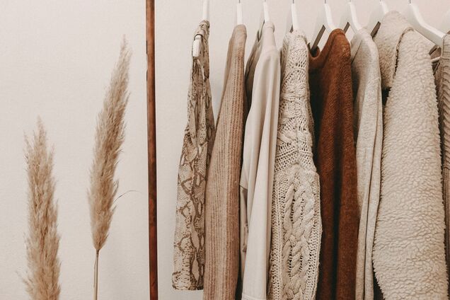 Старые тренды вернулись этой осенью: какая одежда снова в моде