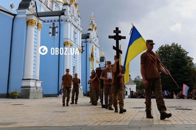 Плакало небо: в Киеве попрощались с 19-летней военной Дарьей Лопатиной. Фото и видео