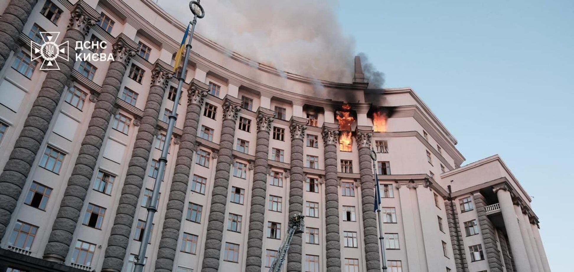 Росія атакувала будівлю Кабміну не 'Шахедом', а крилатою ракетою 'Іскандер-К', яка не здетонувала: посол ЄС в Україні показала уламки. Фото