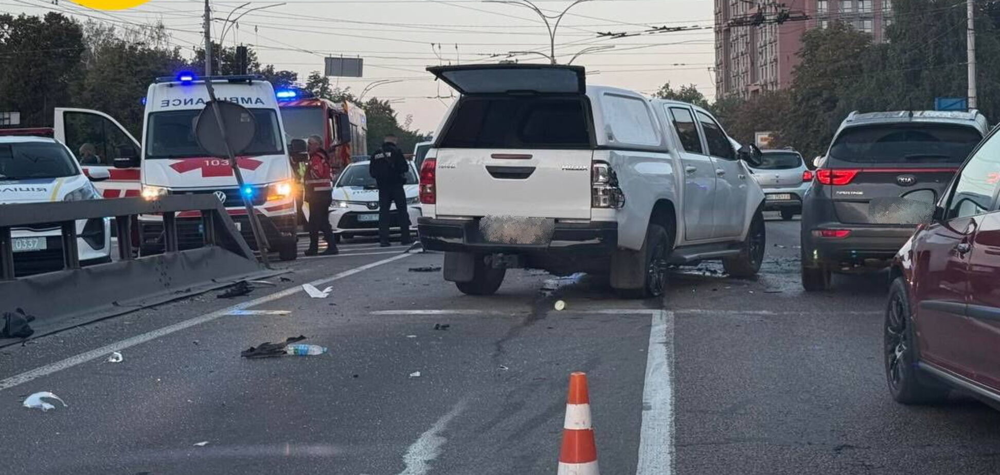 У Києві військовий спровокував смертельну ДТП: серед загиблих – поліцейський. Подробиці та фото