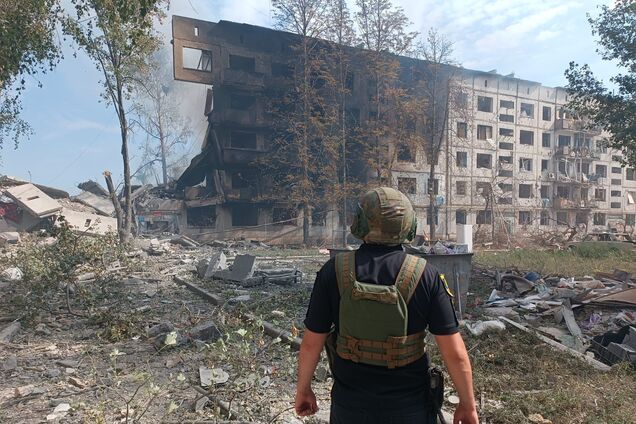 Ворог атакував Костянтинівку: зруйновано будинки, п'ятеро постраждалих, під завалами шукають людей. Фото