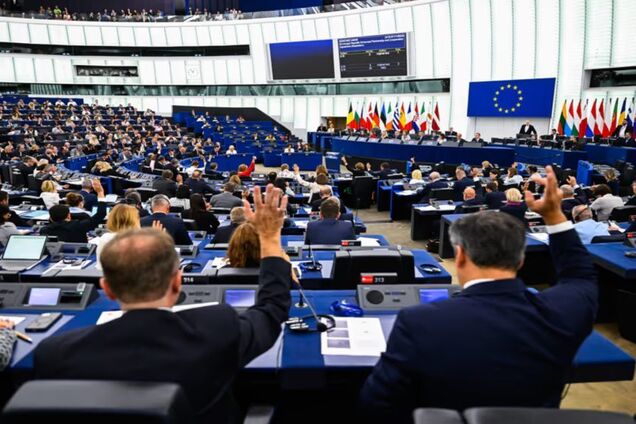 Збільшення допомоги на виробництво зброї, вступні переговори та підтримка демократії: Порошенко назвав ключові меседжі резолюції Європарламенту щодо України