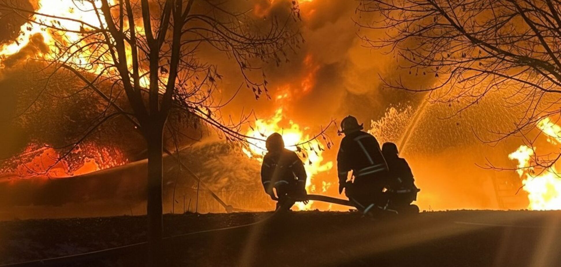 Росія вдарила по обʼєктах критичної інфраструктури Волині: стались пожежі, є наслідки. Фото та відео