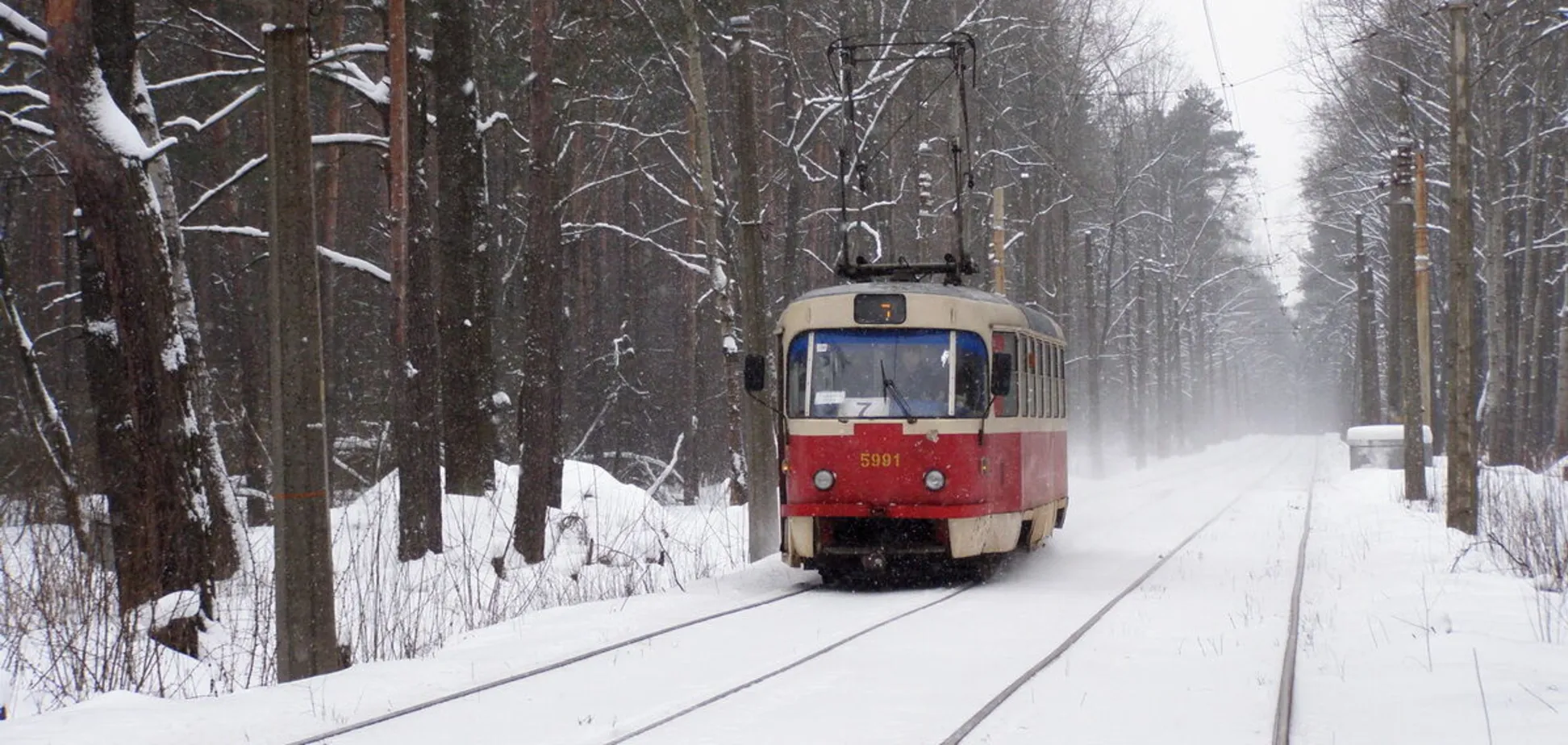В Киеве из-за отключения света остановился электротранспорт, изменили работу метро: как будут перевозить пассажиров