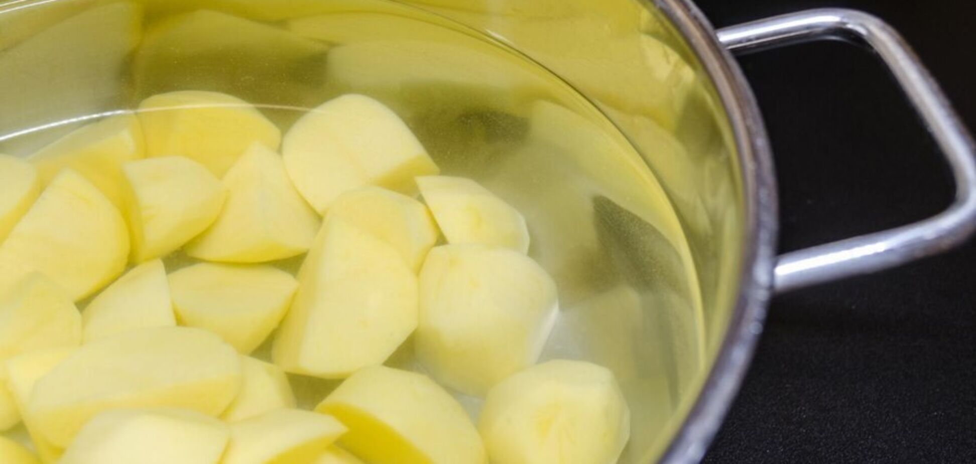 Обов'язково додайте ці інгредієнти під час приготування картоплі: вийде значно смачнішою