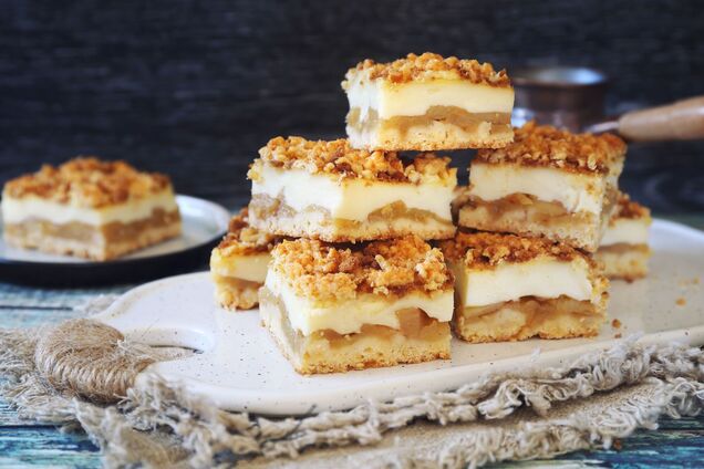 Смачний торт з яблуками до чаю: рецепт на пісочному тісті